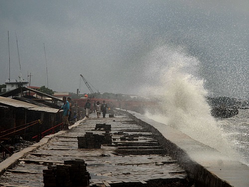 Cuaca Buruk dan Gelombang Tinggi Landa Nusa Utara